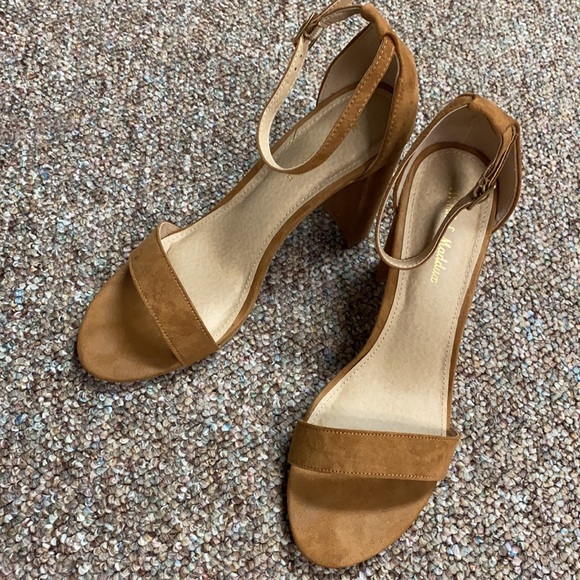 Mark & Maddux suede open toe 4” heels - Size 10 - Picture 2 of 10